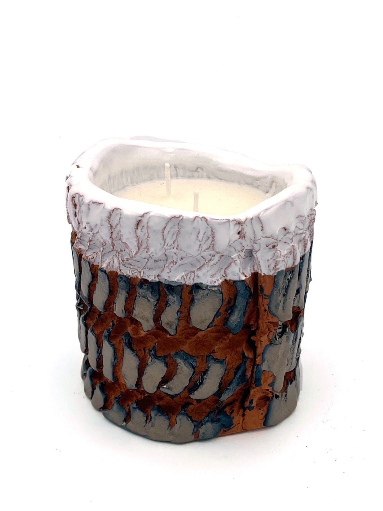 Handcrafted ceramic pot candle in platinum and shiny white glaze, front view showcasing textured embroidery-inspired surface.