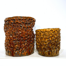 Duo display of two Ceramic Vases in Translucent Honey from the Onda Series, highlighting their harmonious size and color variations against a white background.